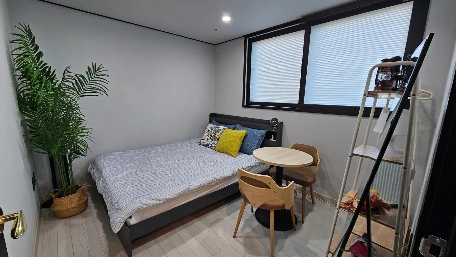 Apartman Hwagok Station - Two Room, Sunshine Szöul